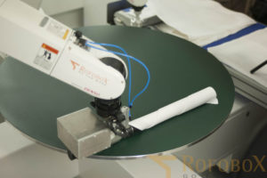 Doblado de servilletas con robots DENSO | DEROBOTICA